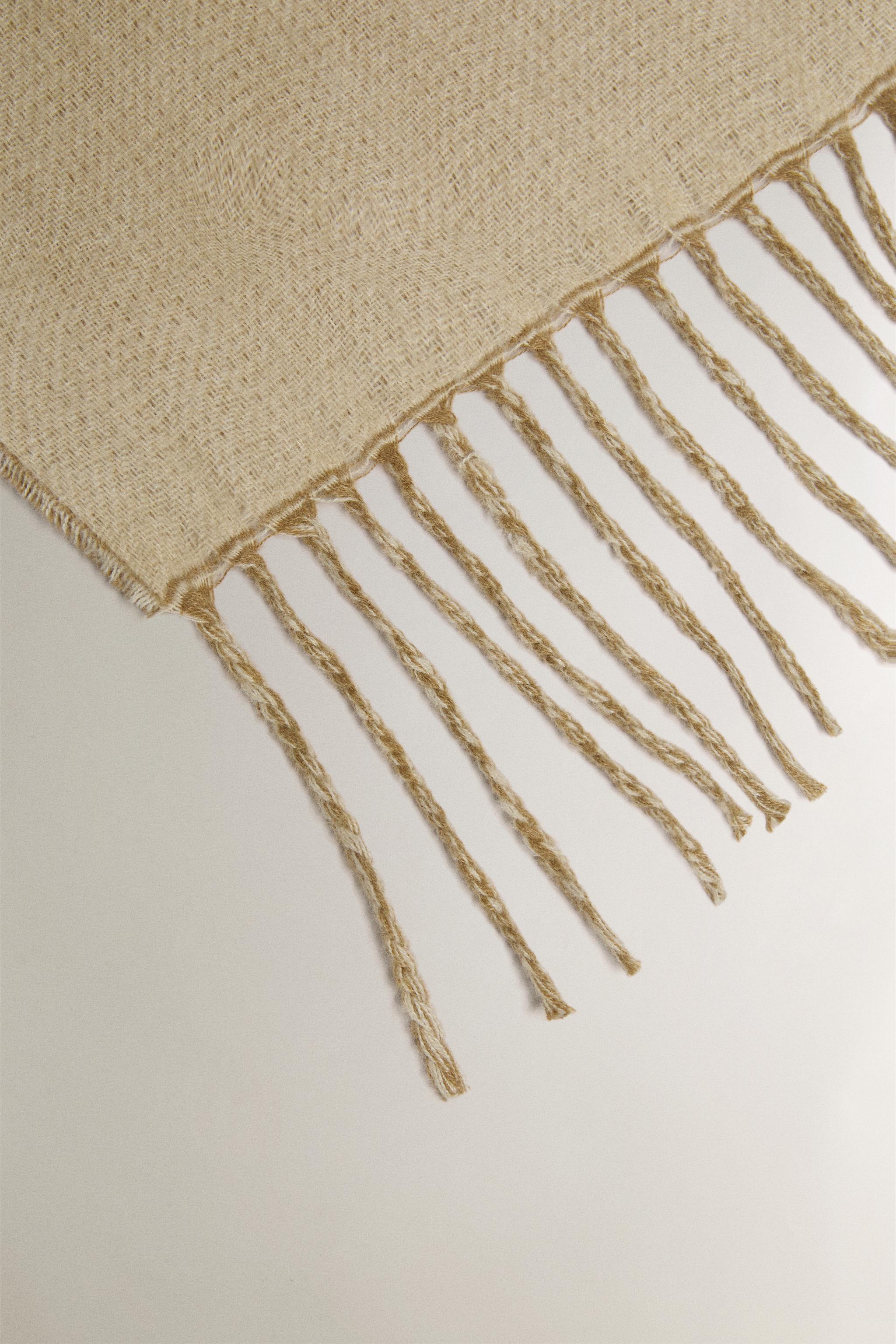 SOFT FRINGED BLANKET